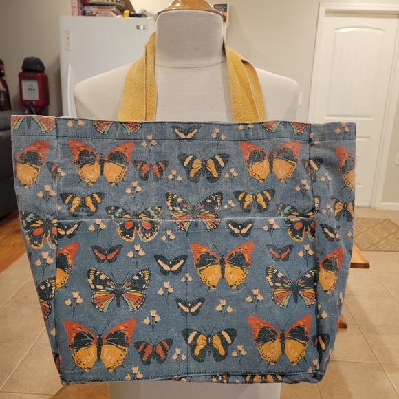 ? Handbags - 🦋EUC~BUTTERFLY PRINT CANVAS TOTE BAG
